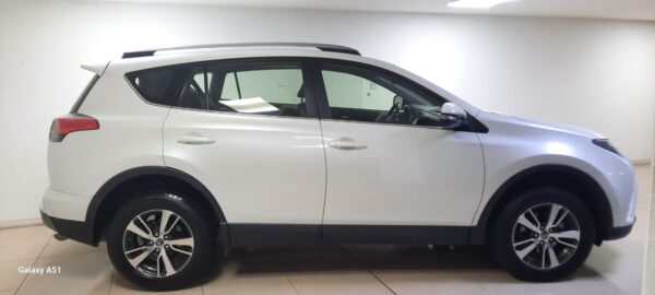TOYOTA RAV - 4 5P 2,0 16V VX 4X2 CVT FULL 2016 - Imagen 5