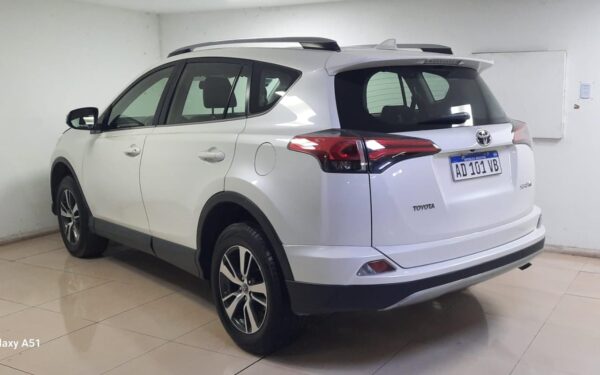 TOYOTA RAV - 4 5P 2,0 16V VX 4X2 CVT FULL 2016 - Imagen 8