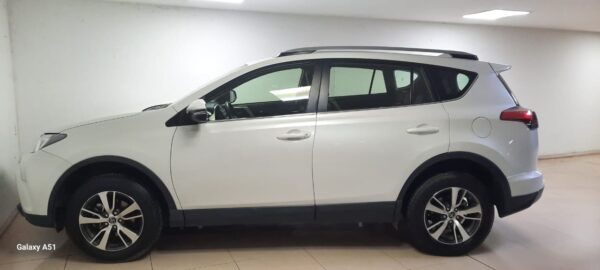 TOYOTA RAV - 4 5P 2,0 16V VX 4X2 CVT FULL 2016 - Imagen 9