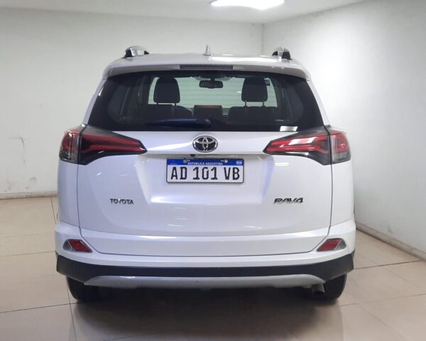 TOYOTA RAV - 4 5P 2,0 16V VX 4X2 CVT FULL 2016 - Imagen 11