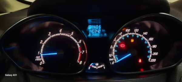 FORD FIESTA KINETIC OESIGN ATTRACTION 5P 1,6 TITANIUM POWERSHIFT 2013 - Imagen 11