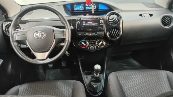 TOYOTA ETIOS 5P 1,5 X 6MT - Imagen 4