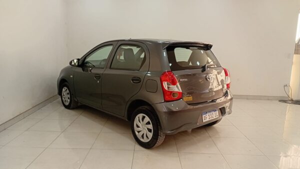 TOYOTA ETIOS 5P 1,5 X 6MT - Imagen 6