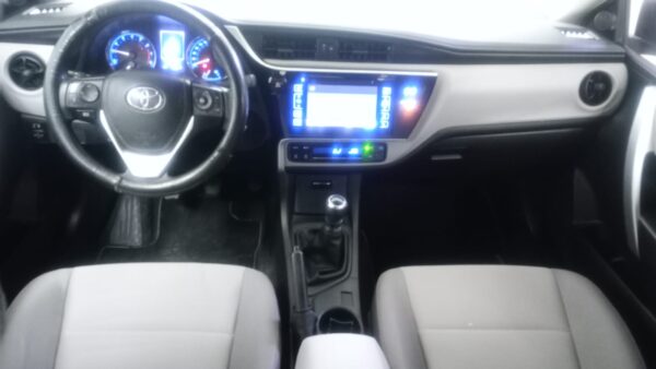 TOYOTA COROLLA 4P 1,8 XEI MT 2017 - Imagen 5