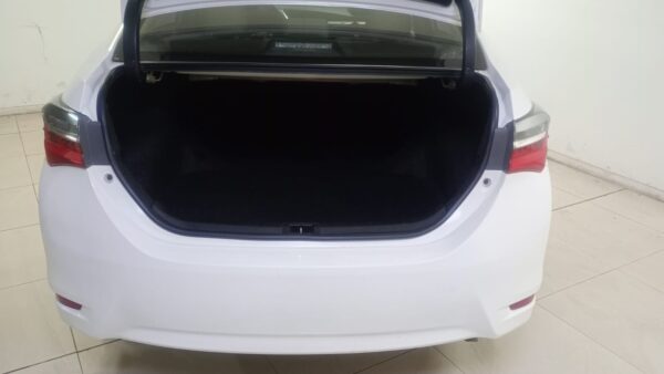 TOYOTA COROLLA 4P 1,8 XEI MT 2017 - Imagen 8