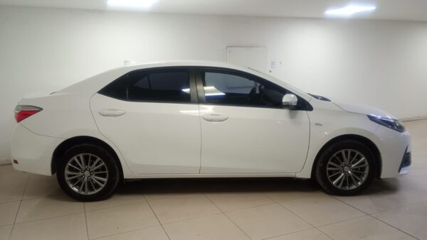 TOYOTA COROLLA 4P 1,8 XEI MT 2017 - Imagen 9