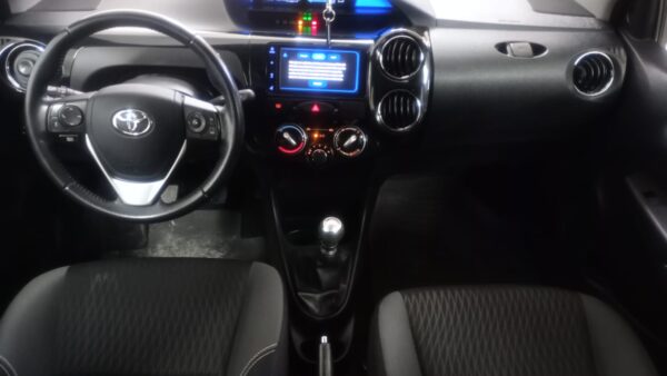 TOYOTA ETIOS 5P 1,5 XLS 6MT 2018 - Imagen 2