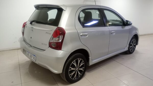 TOYOTA ETIOS 5P 1,5 XLS 6MT 2018 - Imagen 5