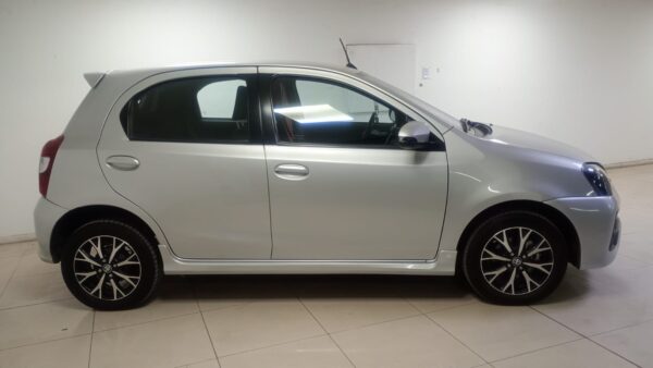 TOYOTA ETIOS 5P 1,5 XLS 6MT 2018 - Imagen 9
