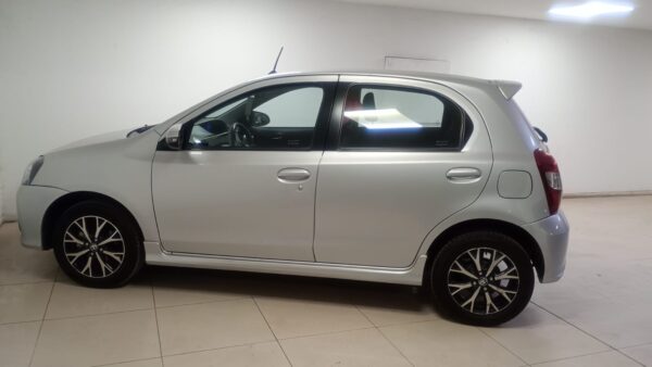 TOYOTA ETIOS 5P 1,5 XLS 6MT 2018 - Imagen 11