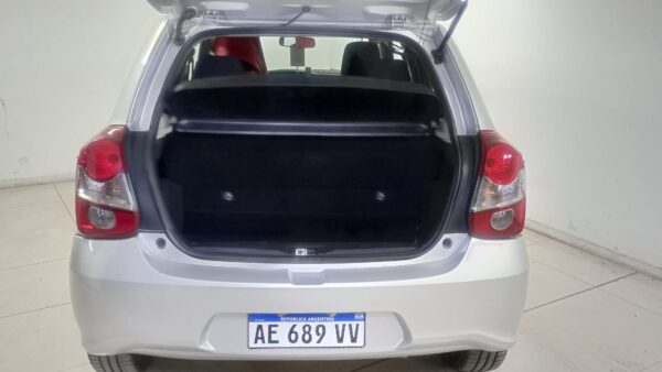 TOYOTA ETIOS 5P 1,5 XLS 6MT 2018 - Imagen 12