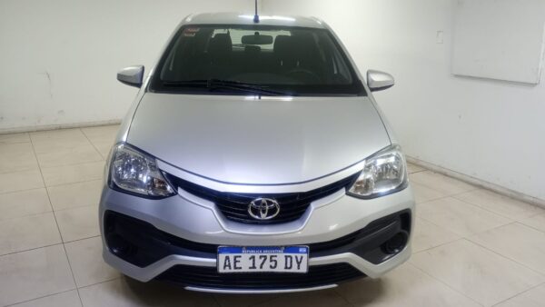 TOYOTA ETIOS 5P 1,5 X 6MT 2018 - Imagen 4