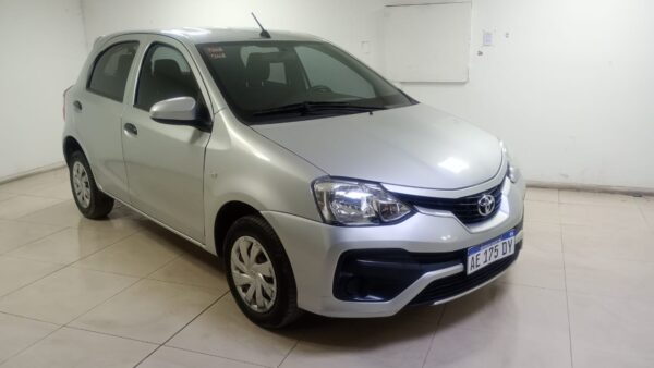 TOYOTA ETIOS 5P 1,5 X 6MT 2018 - Imagen 6