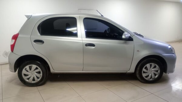 TOYOTA ETIOS 5P 1,5 X 6MT 2018 - Imagen 7