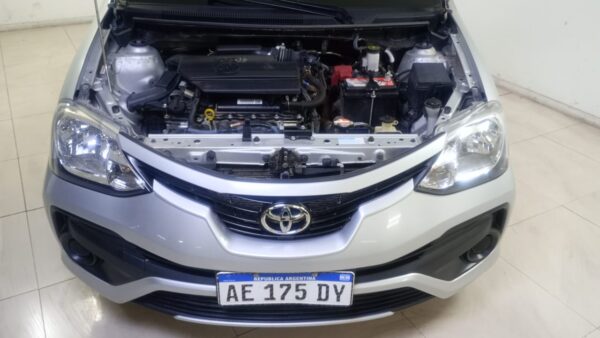 TOYOTA ETIOS 5P 1,5 X 6MT 2018 - Imagen 8