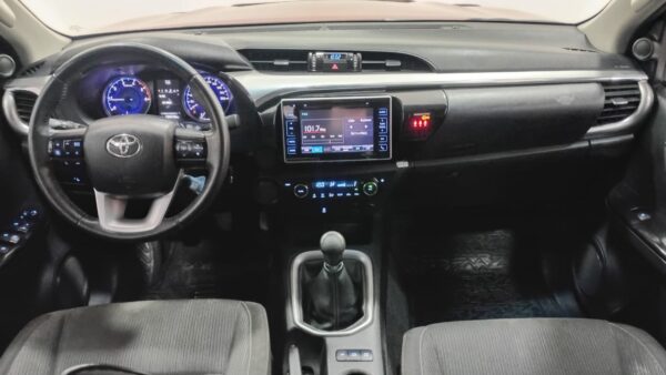 TOYOTA HILUX PICK - UP D/e 2,4 TDi 4X2 SR 6 M/T 2016 - Imagen 9