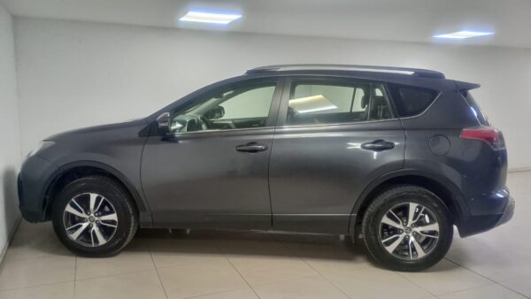 TOYOTA RAV - 4 5P 2,5 16V VX 4X4 6AT FULL 2016 - Imagen 11